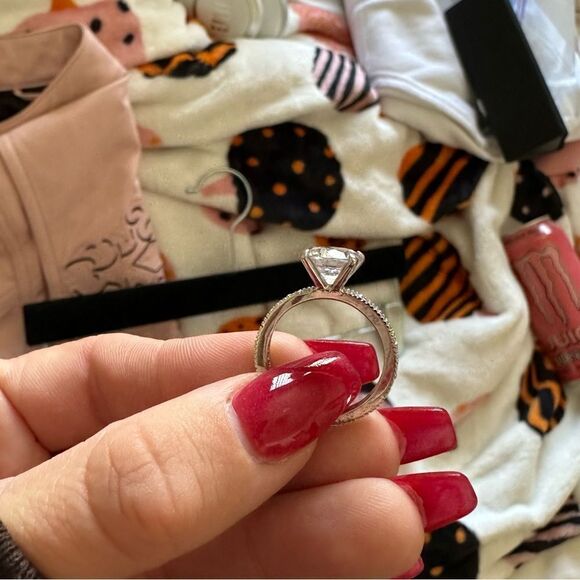 Faux diamond ring - Picture 6 of 7